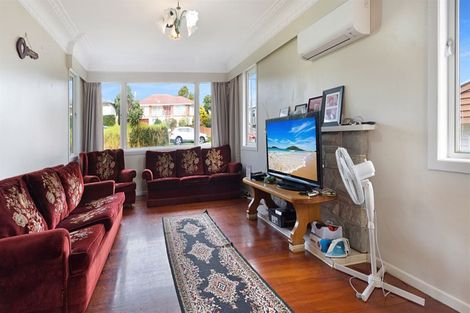 Photo of property in 15 Sherwood Avenue, Te Atatu South, Auckland, 0610
