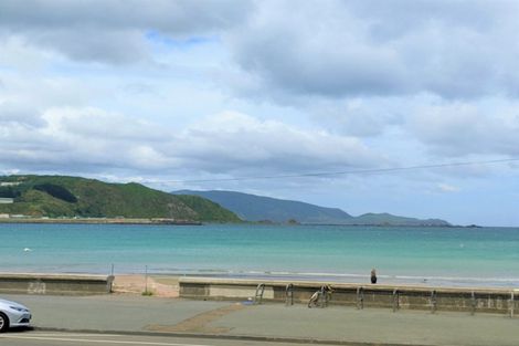 Photo of property in 7/100 Lyall Parade, Lyall Bay, Wellington, 6022
