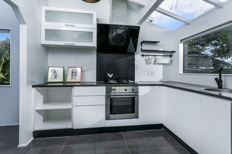 Photo of property in 5/24 Beswick Place, Birkdale, Auckland, 0626