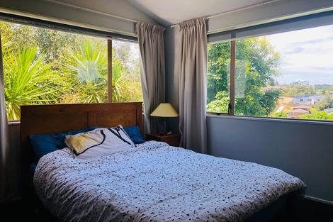 Photo of property in 2/68 Cockayne Crescent, Sunnynook, Auckland, 0620