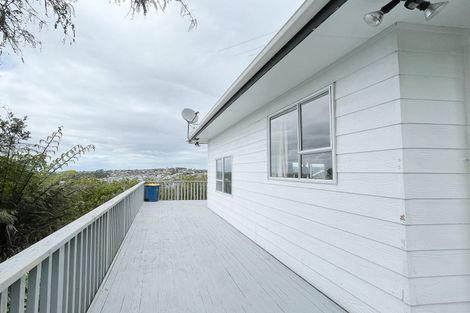Photo of property in 17 Sumich Place, West Harbour, Auckland, 0618