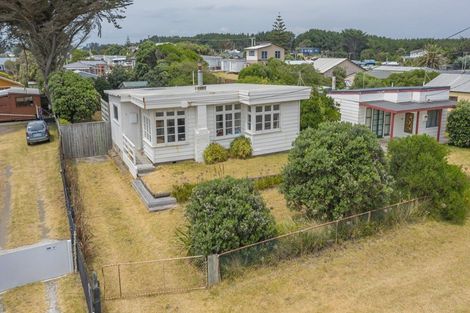 Photo of property in 13 Rangitane Street, Himatangi Beach, Foxton, 4891
