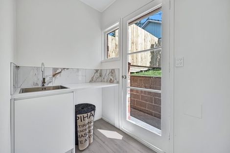 Photo of property in 2 Portadown Avenue, Pakuranga Heights, Auckland, 2010