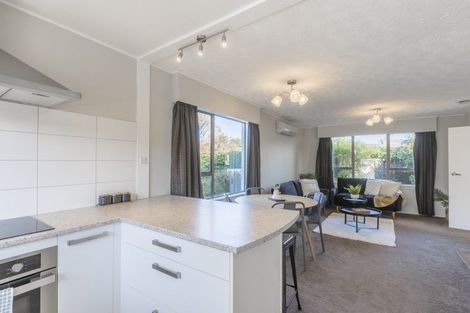 Photo of property in 15 Rosebank Grove, Waikanae, 5036
