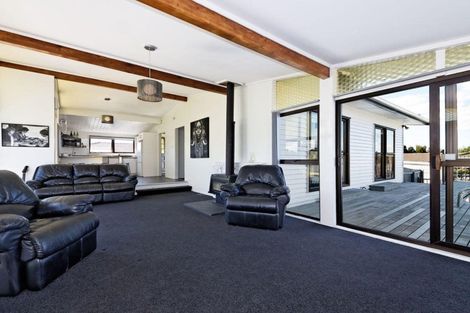 Photo of property in 15 Bodi Place, Te Atatu South, Auckland, 0610