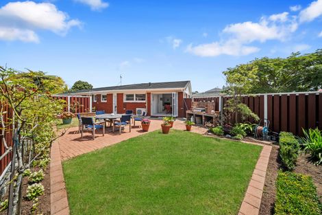 Photo of property in 10 Alf Walker Place, Papakura, 2110