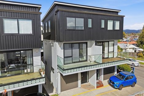 Photo of property in 2/19 Kingdale Road, Henderson, Auckland, 0610