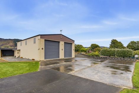 Photo of property in 53 Pohutukawa Drive, Levin, 5571