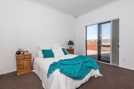 Photo of property in 43a Stewart Drive, Newlands, Wellington, 6037