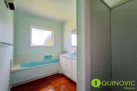 Photo of property in 520 Glenfield Road, Glenfield, Auckland, 0629