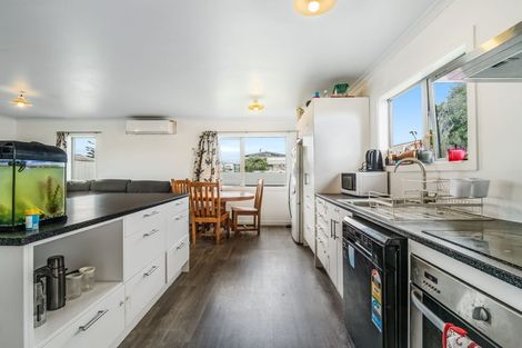 Photo of property in 10 Cornfoot Street, Castlecliff, Whanganui, 4501