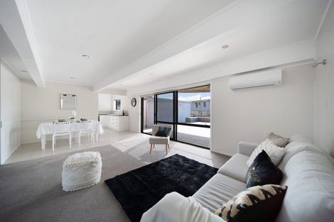 Photo of property in 12 Ronald Place, Manurewa, Auckland, 2102