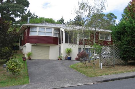 Photo of property in 5 Castleford Street, Green Bay, Auckland, 0604