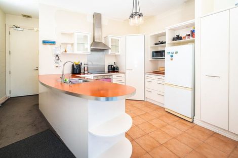 Photo of property in Endeavour Apartments, 10/125 Thorndon Quay, Pipitea, Wellington, 6011