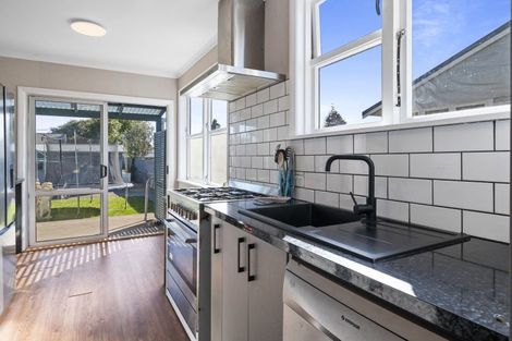 Photo of property in 13 Collins Crescent, Feilding, 4702