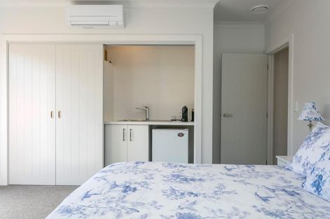 Photo of property in 98 Loch Views Road, Acacia Bay, Taupo, 3385