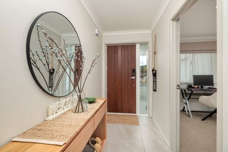 Photo of property in 6 Halyard Loop, Haruru, 0204