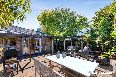 Photo of property in 3e Kinross Drive, Merrilands, New Plymouth, 4312