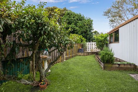 Photo of property in 76b Kiwi Esplanade, Mangere Bridge, Auckland, 2022