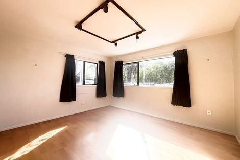 Photo of property in 3 Beulah Avenue, Rothesay Bay, Auckland, 0630