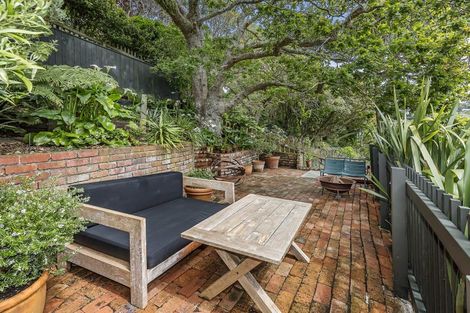 Photo of property in 19 Lower North Terrace, Kelburn, Wellington, 6012