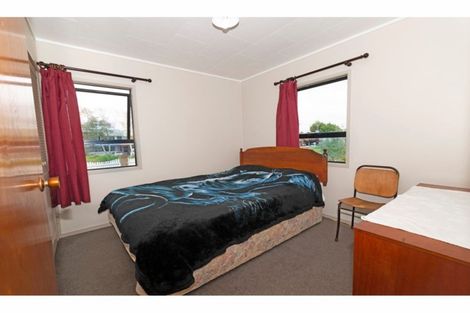 Photo of property in 2/1 Silverstone Place, Henderson, Auckland, 0612