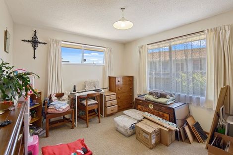 Photo of property in 18 La Perouse Place, Northcote, Christchurch, 8052