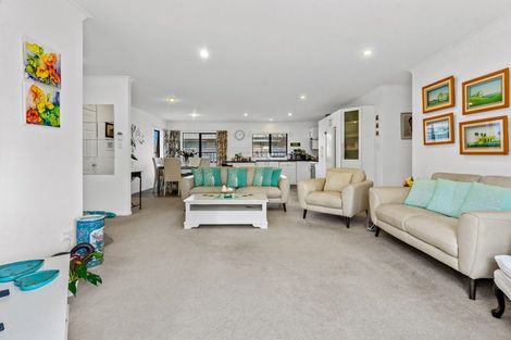 Photo of property in 19 Raabia Close, Parakai, 0830