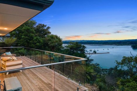 Photo of property in 41 Pohutukawa Avenue, Shelly Park, Auckland, 2014