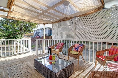 Photo of property in 49 Totaravale Drive, Totara Vale, Auckland, 0629