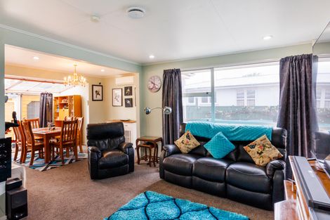 Photo of property in 43 Benmore Avenue, Cloverlea, Palmerston North, 4412