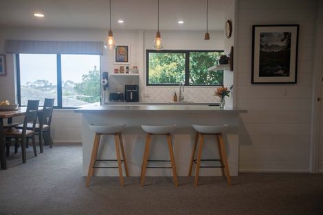 Photo of property in 2/21 Tahu Crescent, Sunnynook, Auckland, 0620