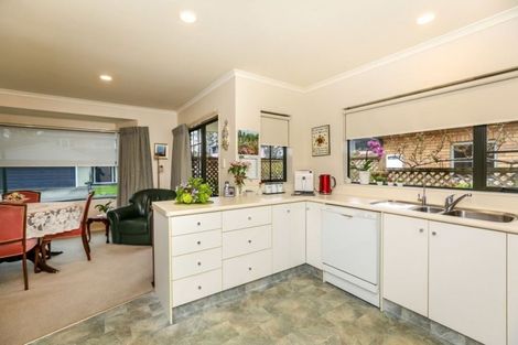 Photo of property in 12 Kawaroa Close, New Plymouth, 4310