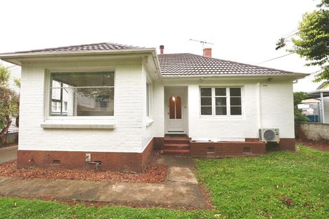 Photo of property in 10 Naenae Road, Naenae, Lower Hutt, 5011