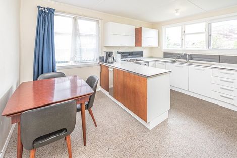 Photo of property in 28 Raupo Street, Castlecliff, Whanganui, 4501