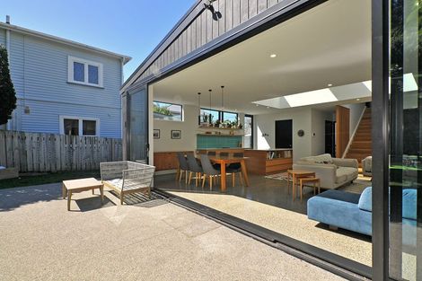 Photo of property in 12 Helen Street, Brooklyn, Wellington, 6021