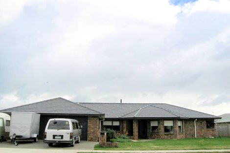 Photo of property in 14 Holcombe Drive, Paraparaumu, 5032