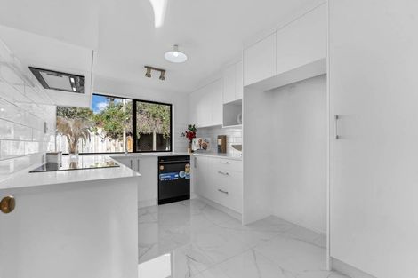 Photo of property in 2/21 College Road, Northcote, Auckland, 0627