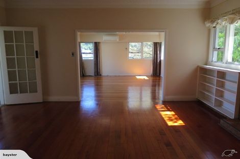 Photo of property in 28 Melbourne Road, Island Bay, Wellington, 6023