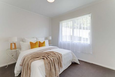 Photo of property in 2/95 Fairclough Road, Beach Haven, Auckland, 0626