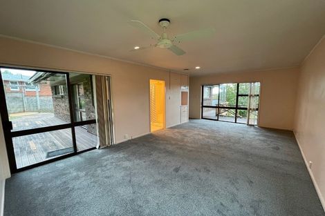 Photo of property in 27 Chatsworth Crescent, Pakuranga Heights, Auckland, 2010
