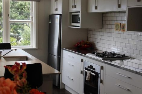 Photo of property in 18 Cave Road, Houghton Bay, Wellington, 6023