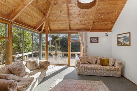 Photo of property in 15 Domain Crescent, Muriwai, Waimauku, 0881