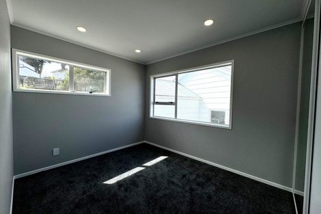 Photo of property in 9 Woodhouse Place, West Harbour, Auckland, 0618