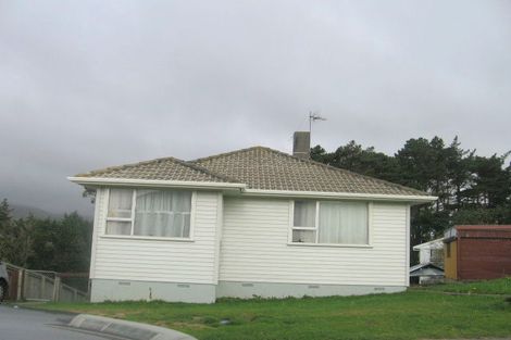 Photo of property in 51 Beauzami Crescent, Ascot Park, Porirua, 5024