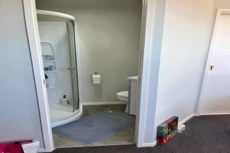 Photo of property in 16a Woodall Place, Totara Vale, Auckland, 0627