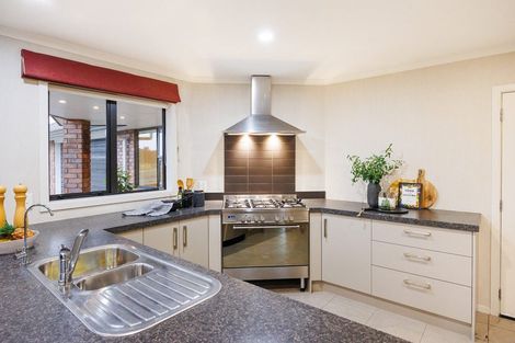 Photo of property in 3 Medallion Court, Kelvin Grove, Palmerston North, 4414