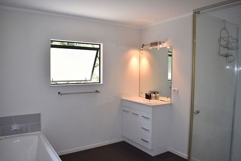 Photo of property in 91c Wade River Road, Stanmore Bay, Whangaparaoa, 0932