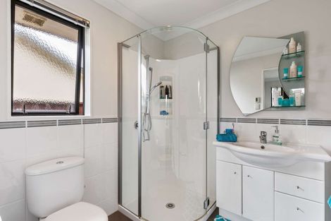 Photo of property in 13 Breaker Grove, Waiuku, 2123