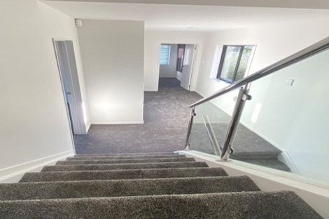 Photo of property in 13b Tenbless Court, Unsworth Heights, Auckland, 0632